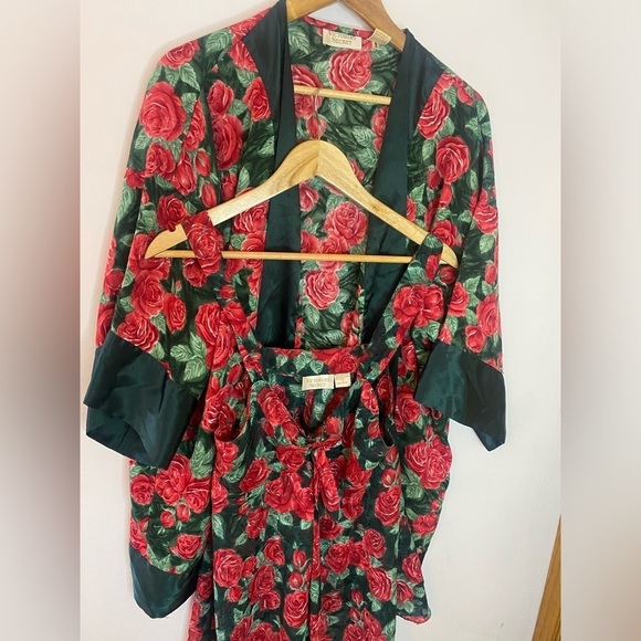 Victoria’s Secret Vintage Gold Label Rose Print Robe and Slip Pajama Set - Picture 2 of 12